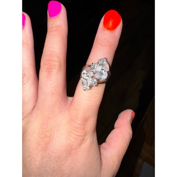 Ring / Crystal / Diamonds Ring / Silver / Pear-shaped cluster / Vintage /EUC - Picture 1 of 3